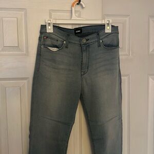 Mid rise crop cigarette